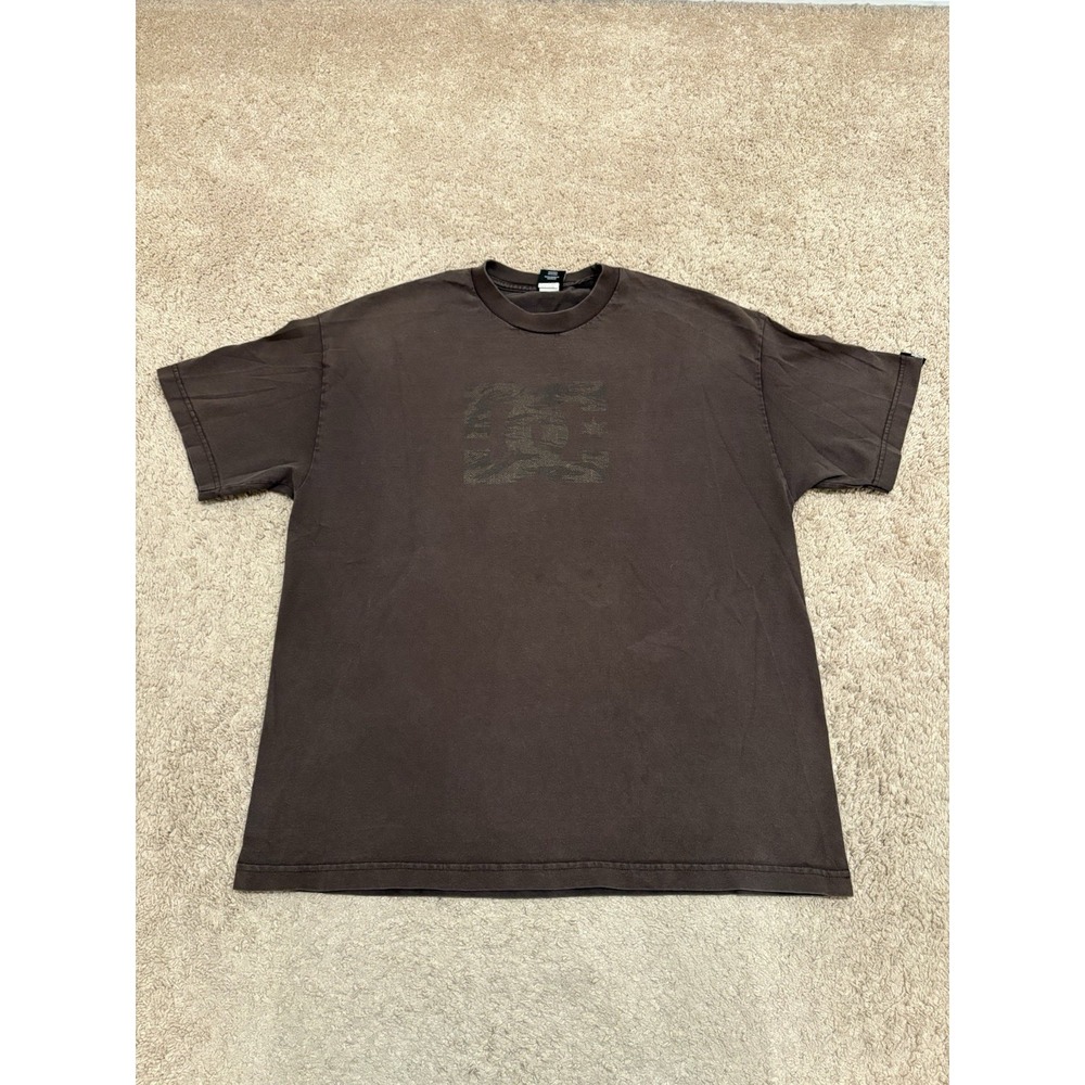 Vintage Y2K DC SHOES Men's T-Shirt Size XL Camo Logo Skate Faded Brown